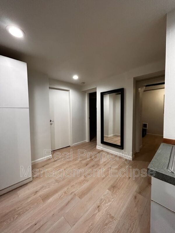 Building Photo - 3854 30th Ave W