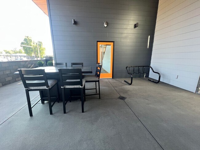 Building Photo - Recently Built Luxury Studio Apartment in ...