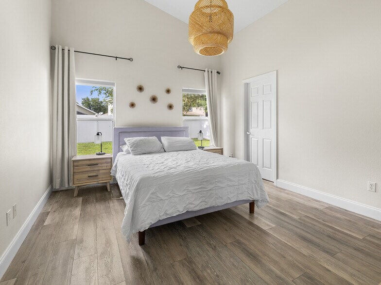 Building Photo - 9996 Portofino Dr
