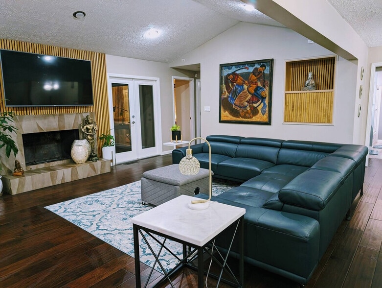 Primary Photo - 1366 Lake Colony Dr