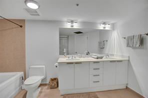 Building Photo - Collins Avenue, Sunny Isles Beach, FL 33160 - 1 BR 1.5 BA condo