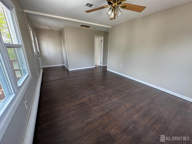 Building Photo - 9 Scott Ave