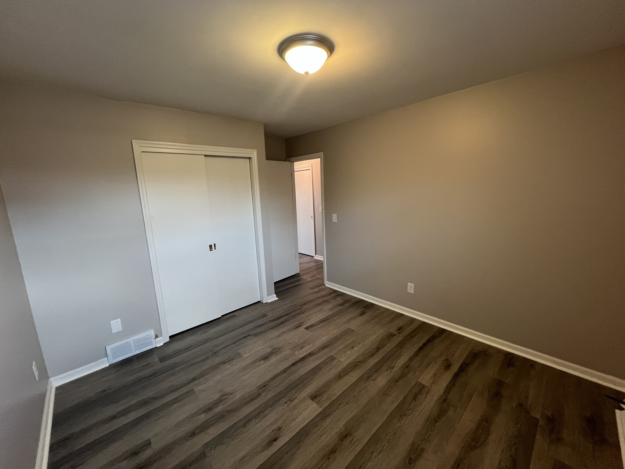 Building Photo - 1882 NW Washington Blvd