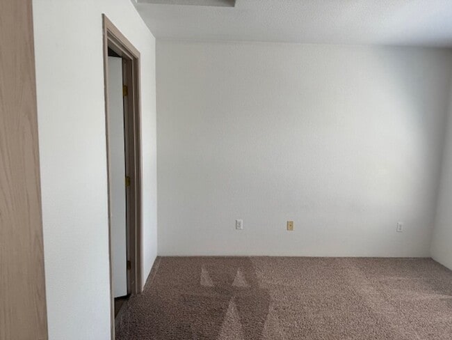 Building Photo - 3044 Sheraton Ct