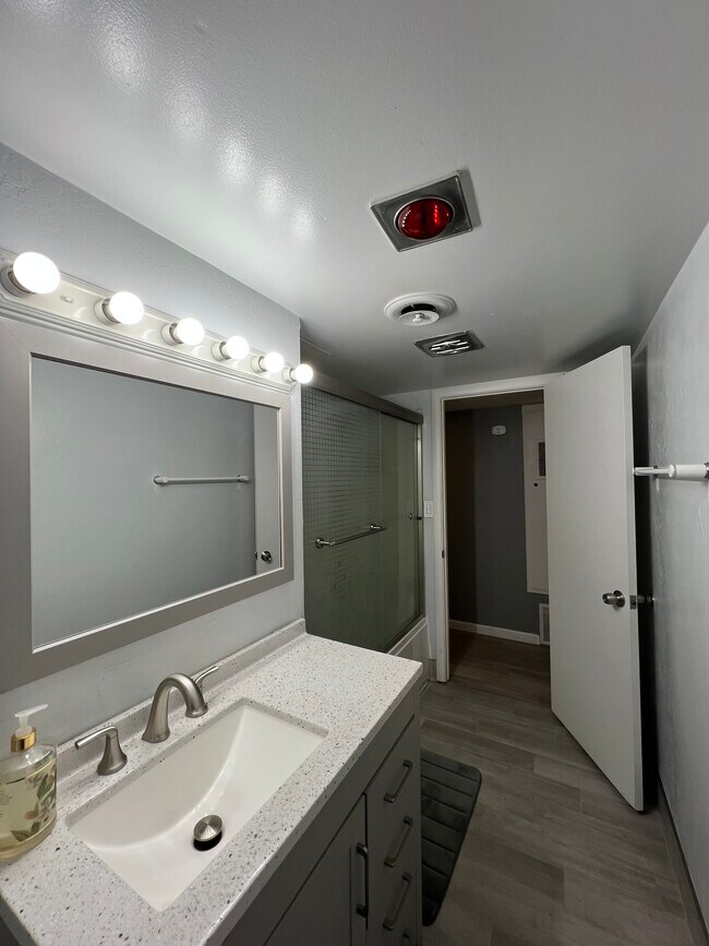 Building Photo - 1120 Herbert Ave