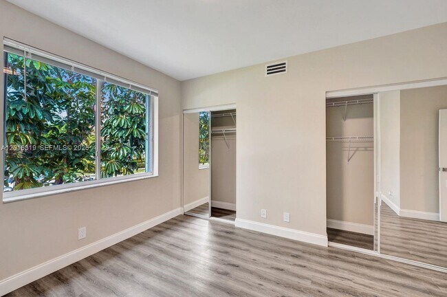 Building Photo - 43 Simonton Cir