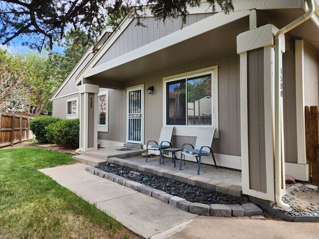 Building Photo - Updated 3 Bedroom Townhome in Great Area!