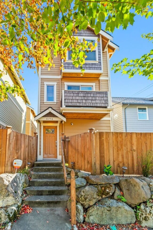 Building Photo - 2bd/1.5ba Seattle Townhouse