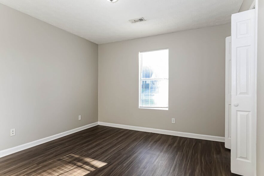 Building Photo - 9179 Fairway Ct