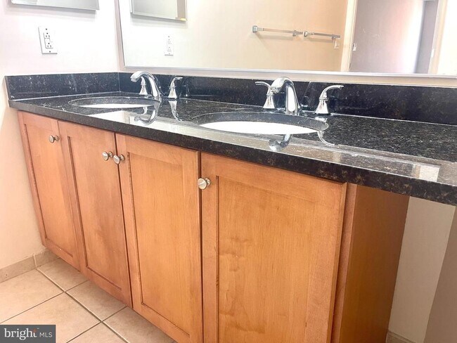 Building Photo - 1020 N Highland St