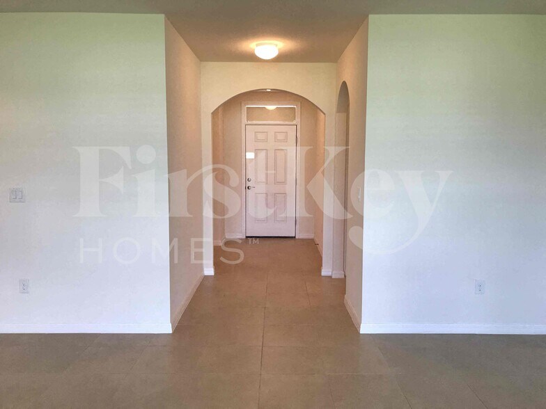 Building Photo - 1609 SW 25th Ln