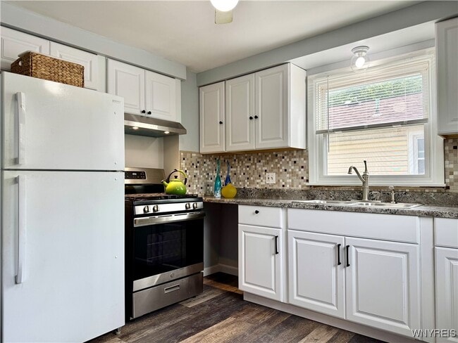 Building Photo - 28 Ayrault Dr