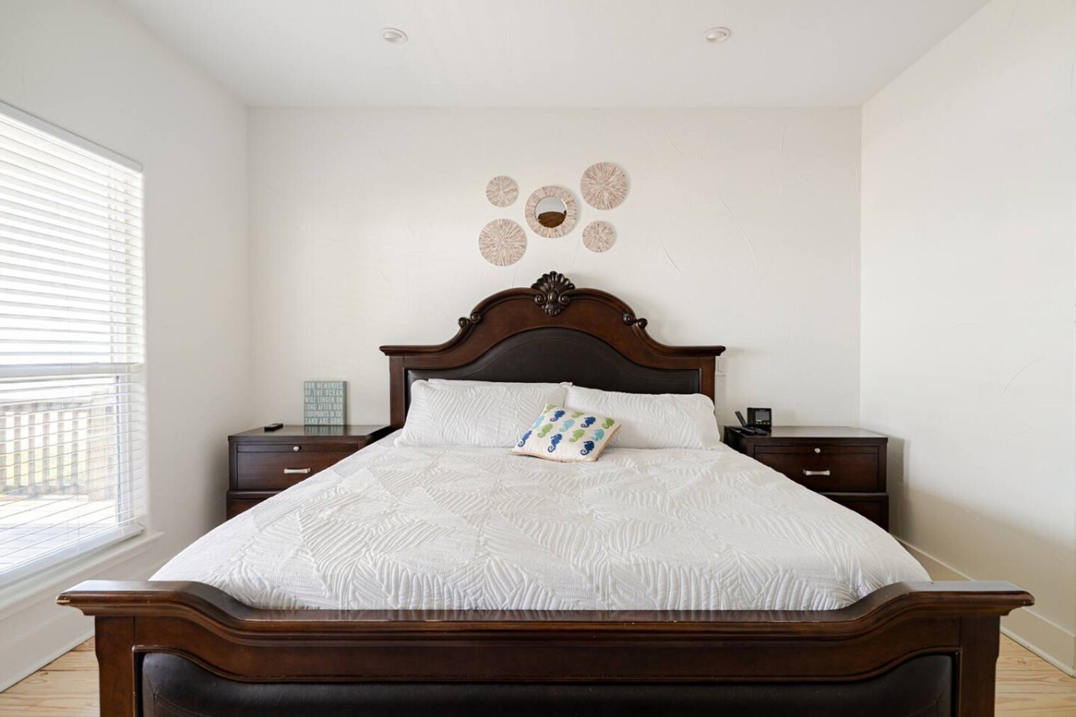 Building Photo - 986 Dolly St