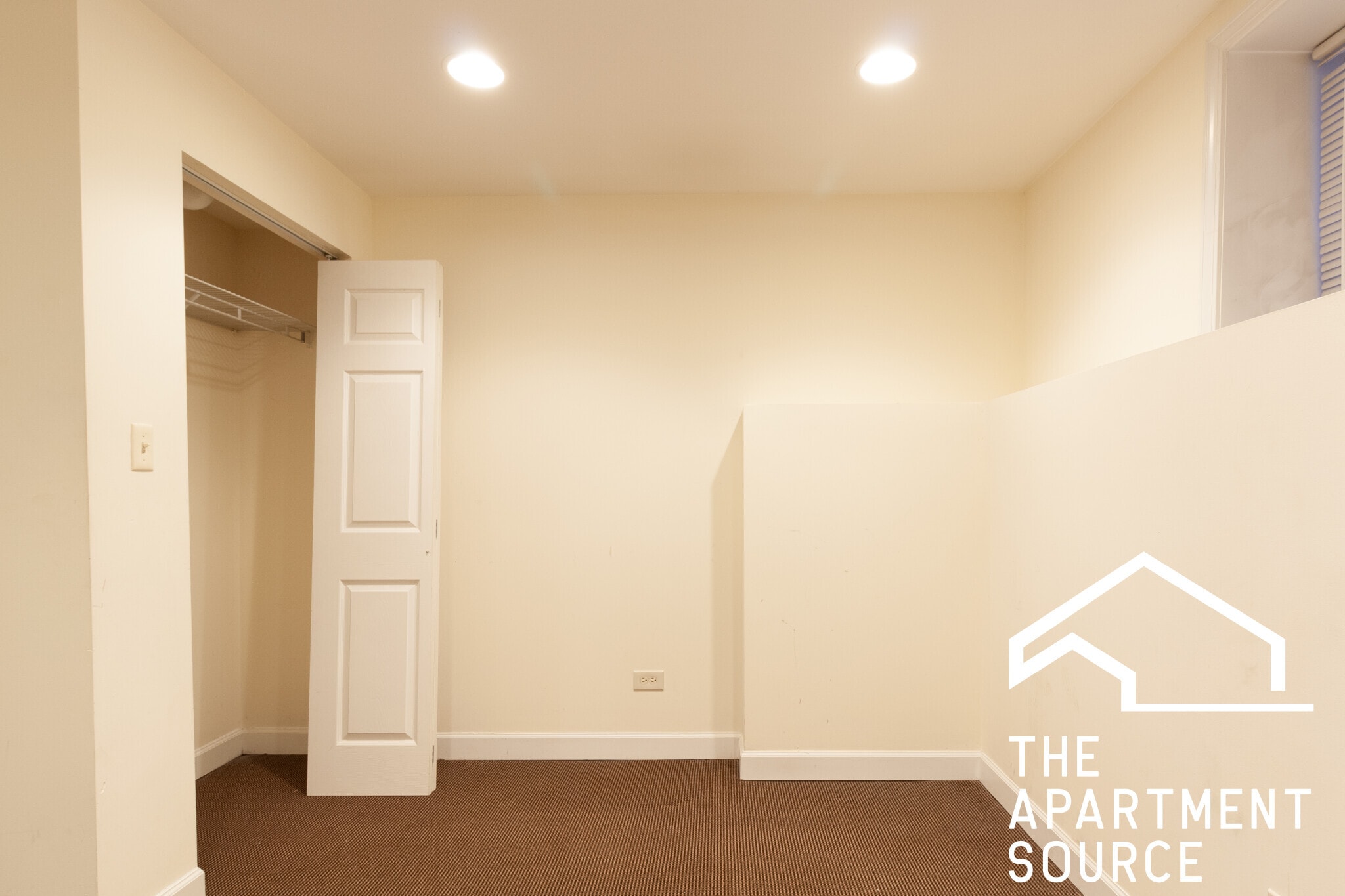 Building Photo - 855 W Cornelia Ave