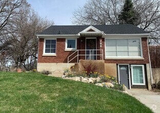 Building Photo - **Coming Soon! Cozy Cottage Vibes in North...