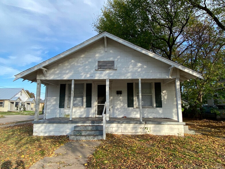 Primary Photo - 147 N Lewis Pl