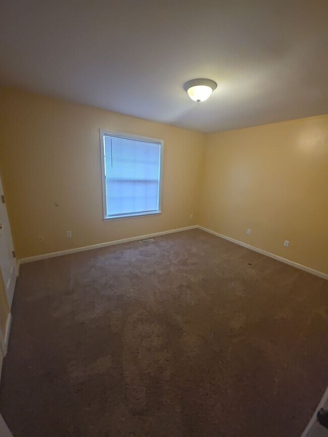 Building Photo - Charming Single-Level 3 Bedroom Home with Large Back Porch and 2-Car Garage