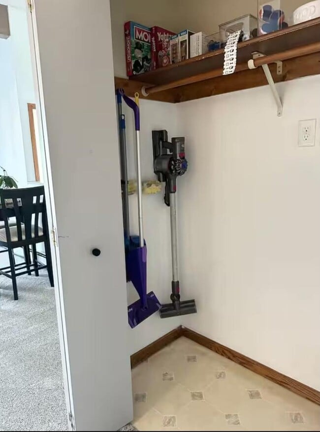 Building Photo - 385 Explorer Ct