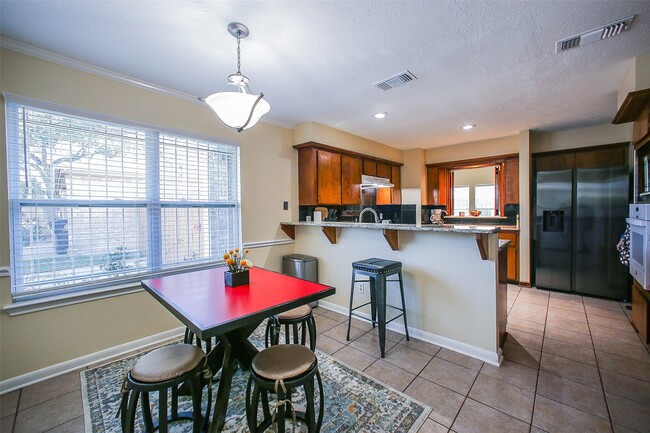 Building Photo - 9511 Sharpcrest St