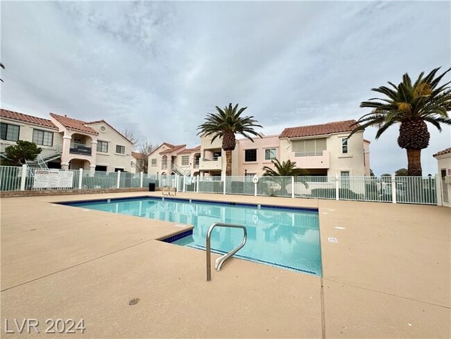 Building Photo - 4819 S Torrey Pines Dr
