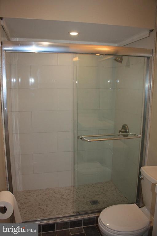 Building Photo - 115 E Kings Hwy