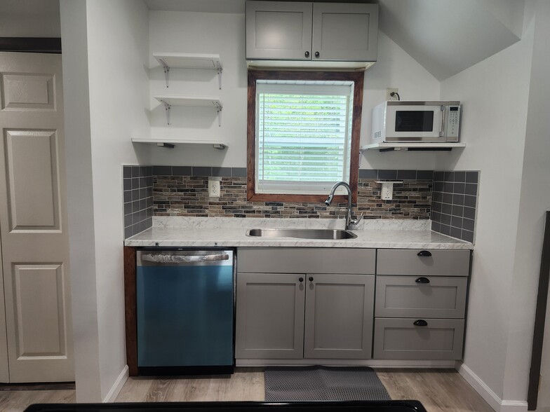 Enjoy the green while cook - 60 Manors Mill Rd
