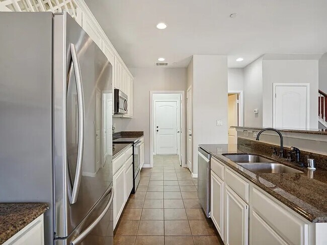 Building Photo - 118 Barrington Ln