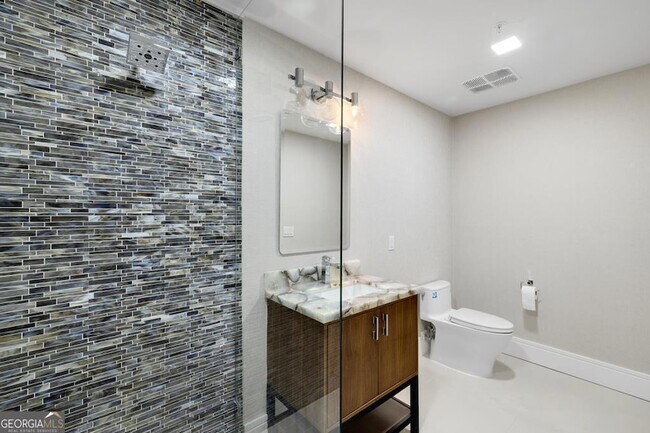 Building Photo - 1281 E Main St