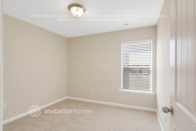 Building Photo - 920 Lakemont Dr