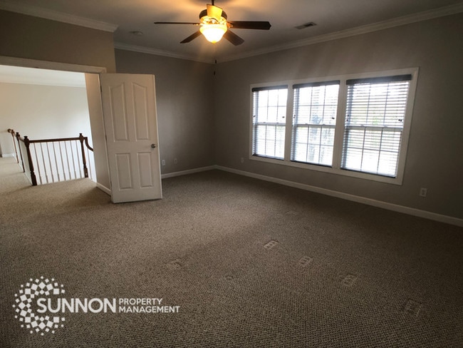 Building Photo - Gorgeous 4 BR 3 BA + Bonus in Winding Walk