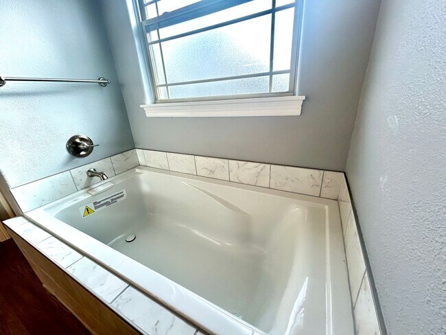 Building Photo - 3 bedroom 2 bath modern style home minutes from Centerton Main!!