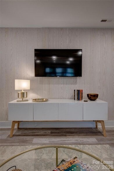 Building Photo - 3945 Rockfern Rd