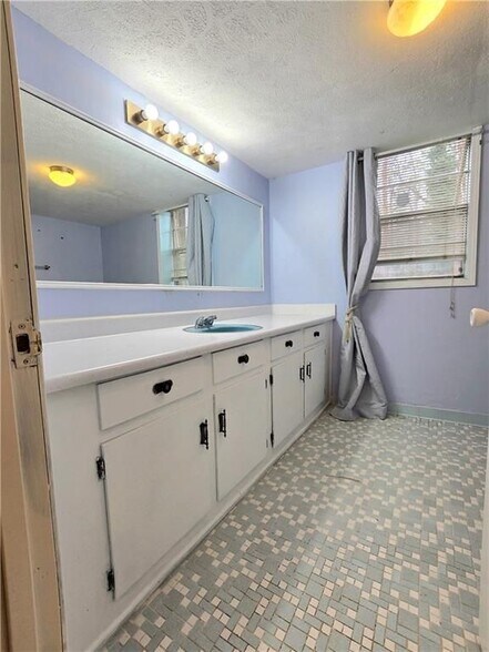 Building Photo - 6593 Katie Ln