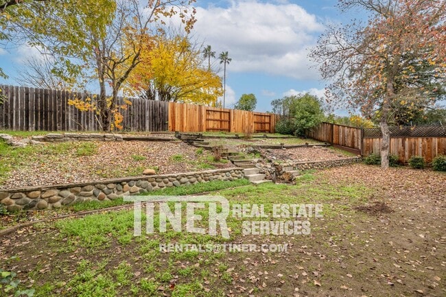 Building Photo - 4801 Papaya Dr