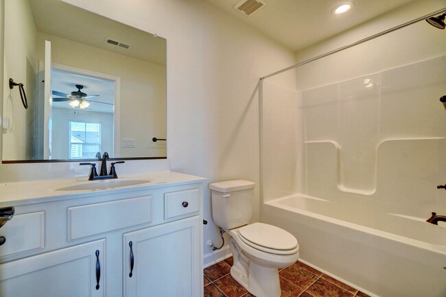 Building Photo - 4 bedroom condo in Suffolk