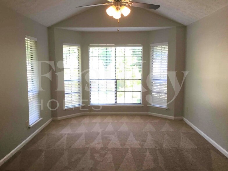 Building Photo - 5369 Biffle Ln