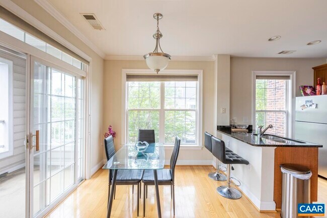 Primary Photo - 1051 Glenwood Station Ln