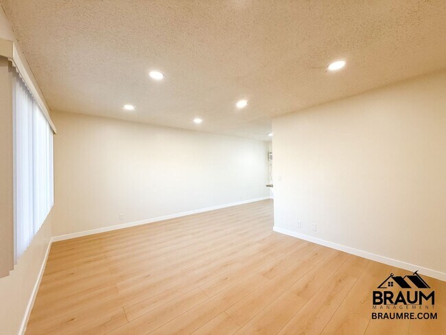 Building Photo - 13115 Oxnard St