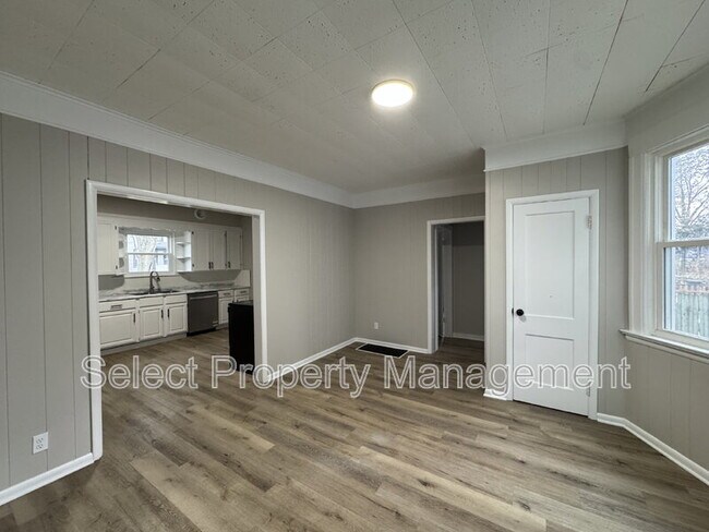 Building Photo - 930 3rd St