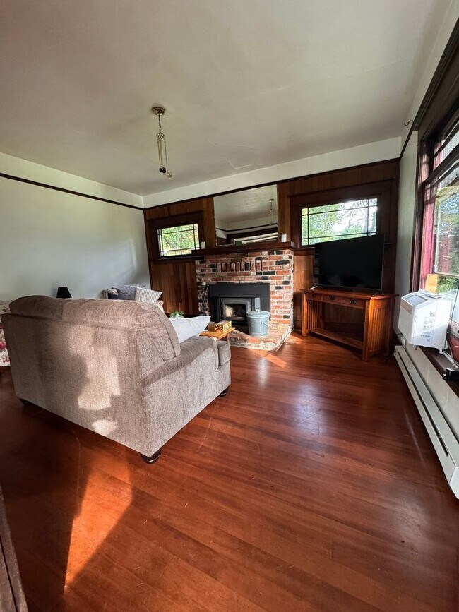 Building Photo - YOUR PACIFIC NORTHWEST RETREAT AWAITS! AV CHARGING STATION, GORGEOUS VIEWS, PRIVACY AND MORE!