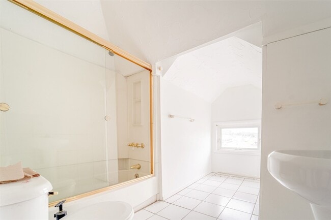 Building Photo - 2 Bigelow St