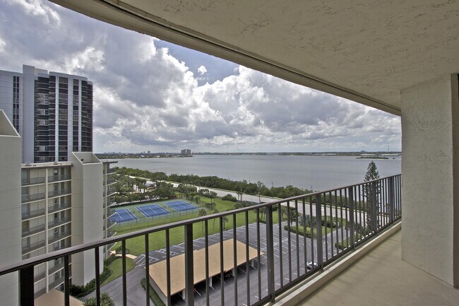 Building Photo - 5420 N Ocean Ave