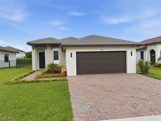 Building Photo - 5069 Penella Ave