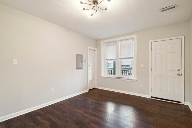 Building Photo - 924 S 58th St