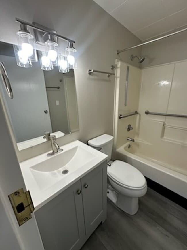 Building Photo - Franklin Park Apartments