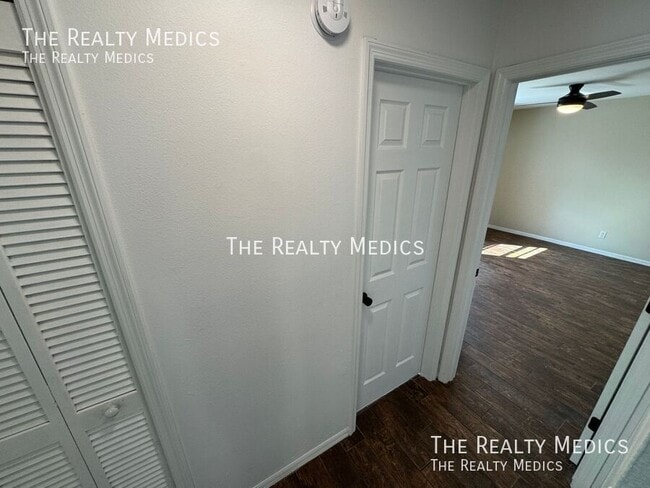 Building Photo - 2601 Bridle Dr