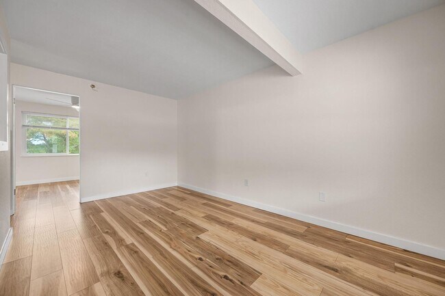 Building Photo - 308 Ohio Pl