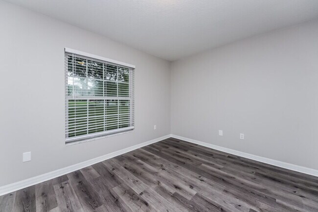 Building Photo - 35123 Queens Way