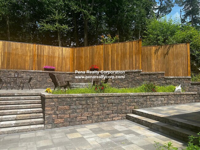 Building Photo - 130 South St