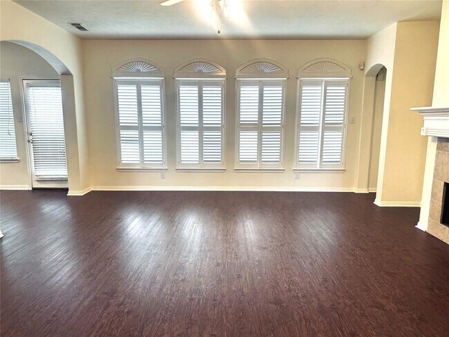 Building Photo - 3623 Pine Valley Dr